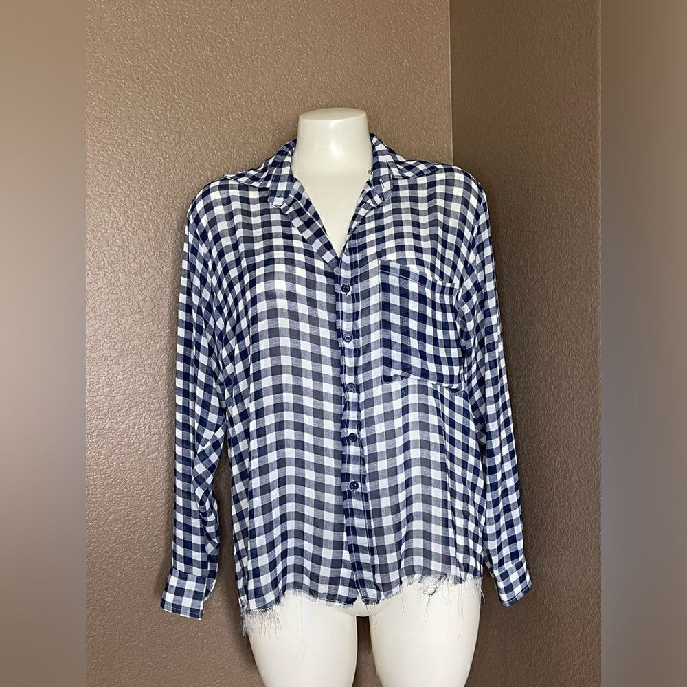Skylar + Madison blue and white gingham button down blouse size s